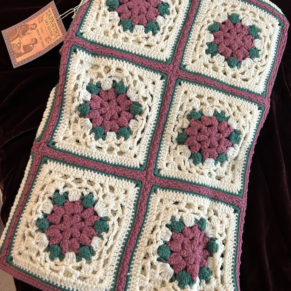 NWT Handmade Crochet Vintage 1990 Throw Tapestry Inc.